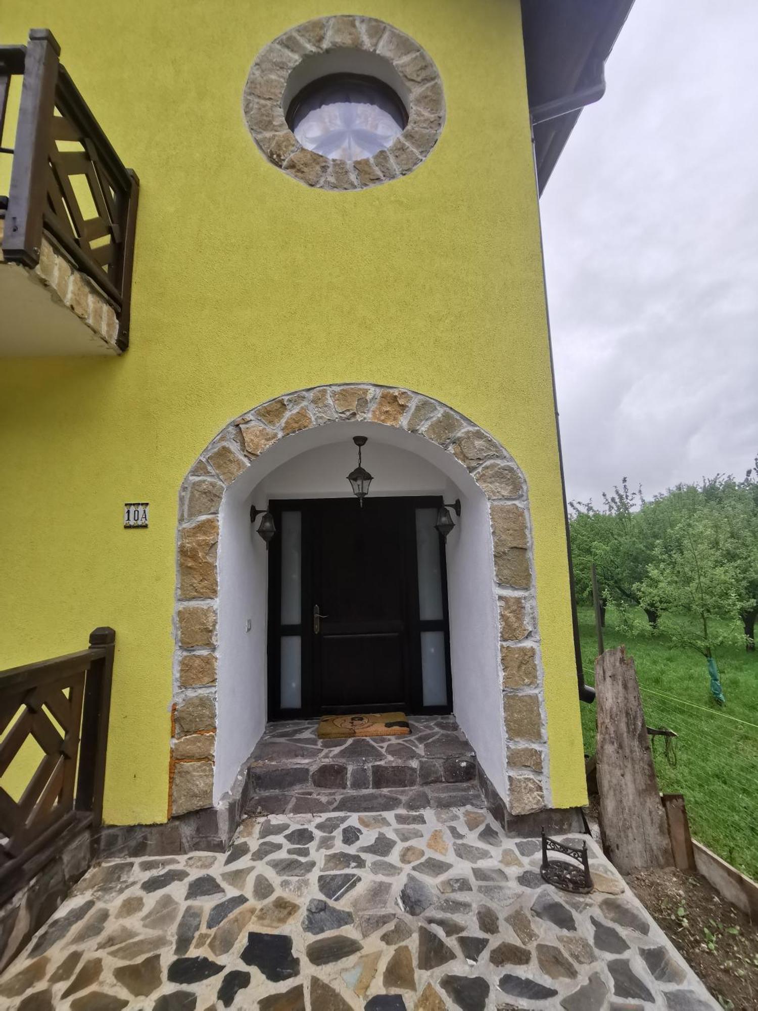 Yellow House Bran  Exterior photo
