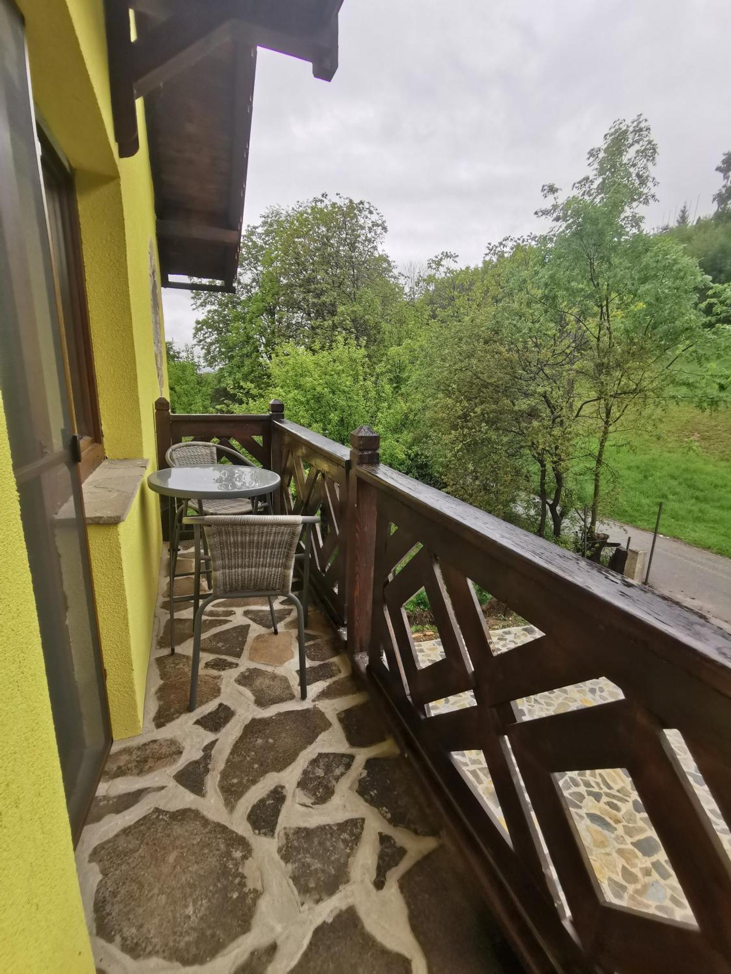 Yellow House Bran  Exterior photo